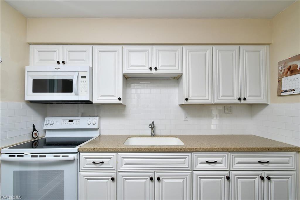 13 Hamlin Ct Property Photo 3