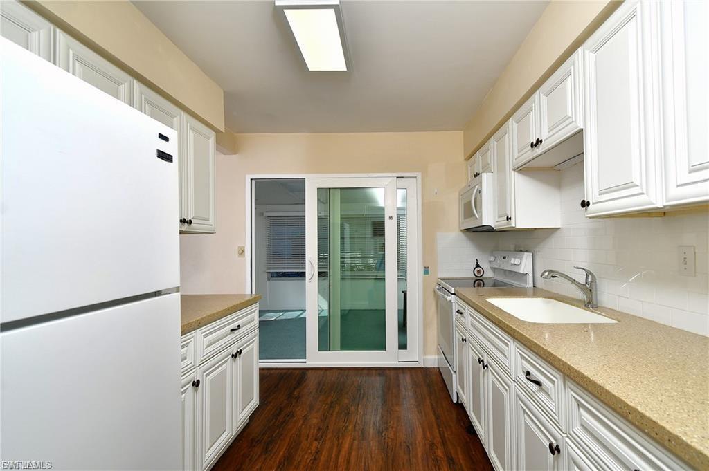 13 Hamlin Ct Property Photo 15