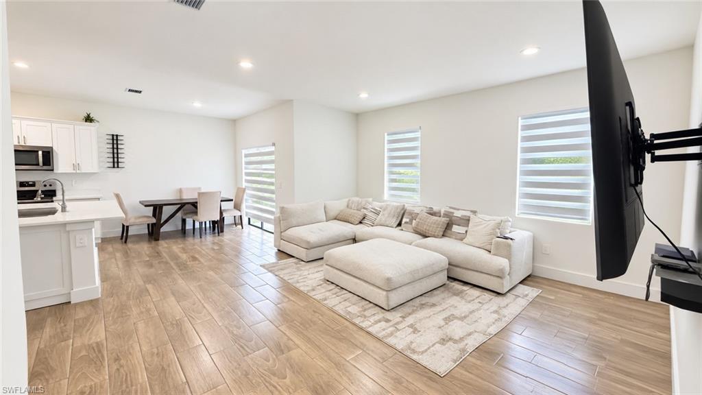 9040 Bamboo Cir Property Photo 6