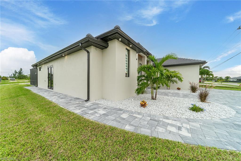 209 Chiquita Blvd N Property Photo 7