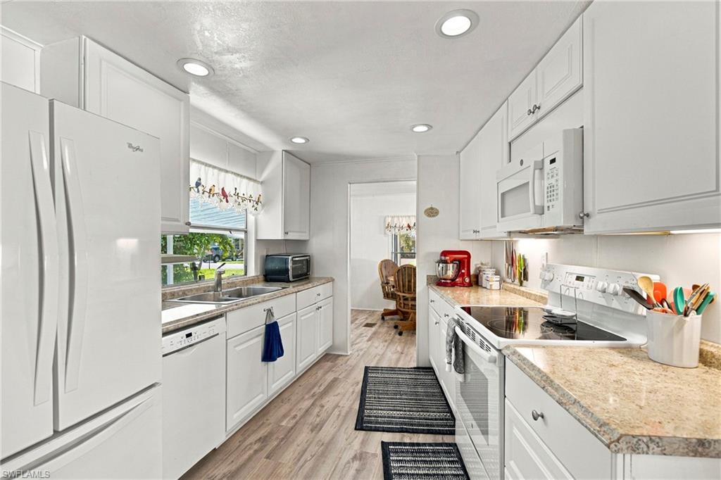 26038 Princess Ln Property Photo 4