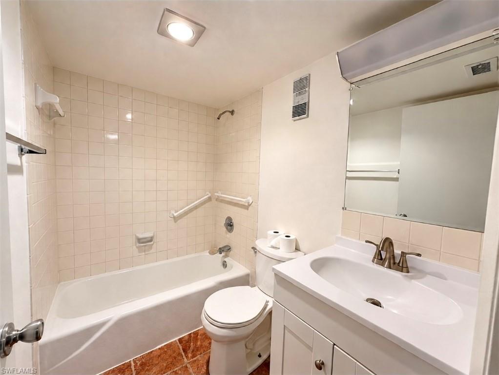 2264 Winkler Ave 210 Property Photo 5