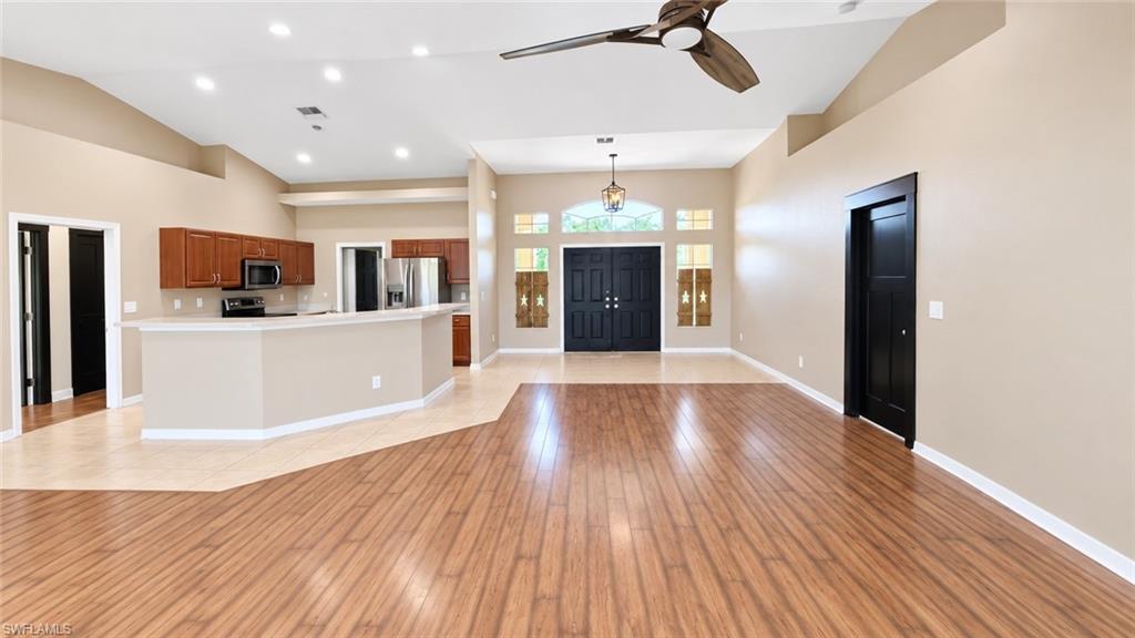 1301 W Benbow Ct Property Photo 2