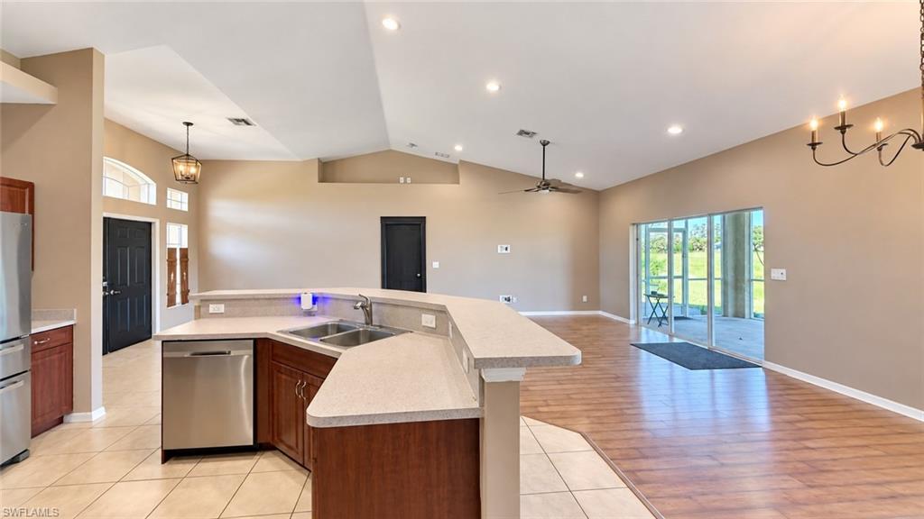 1301 W Benbow Ct Property Photo 8
