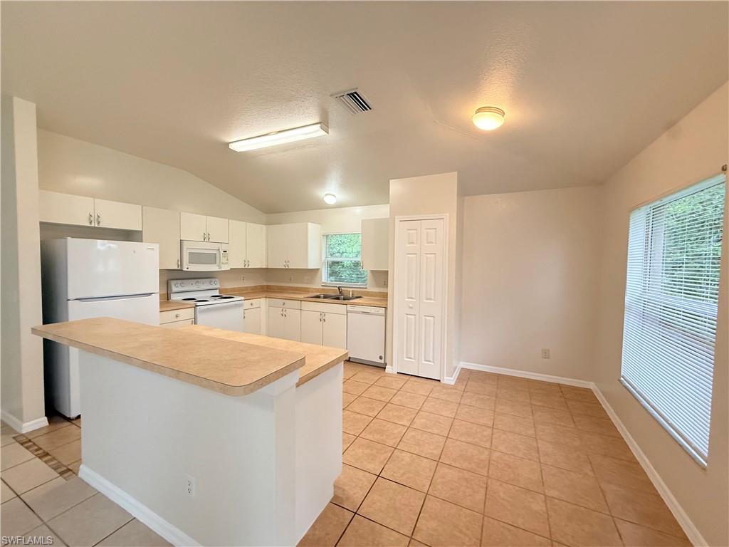 460 Windermere Dr Property Photo 3