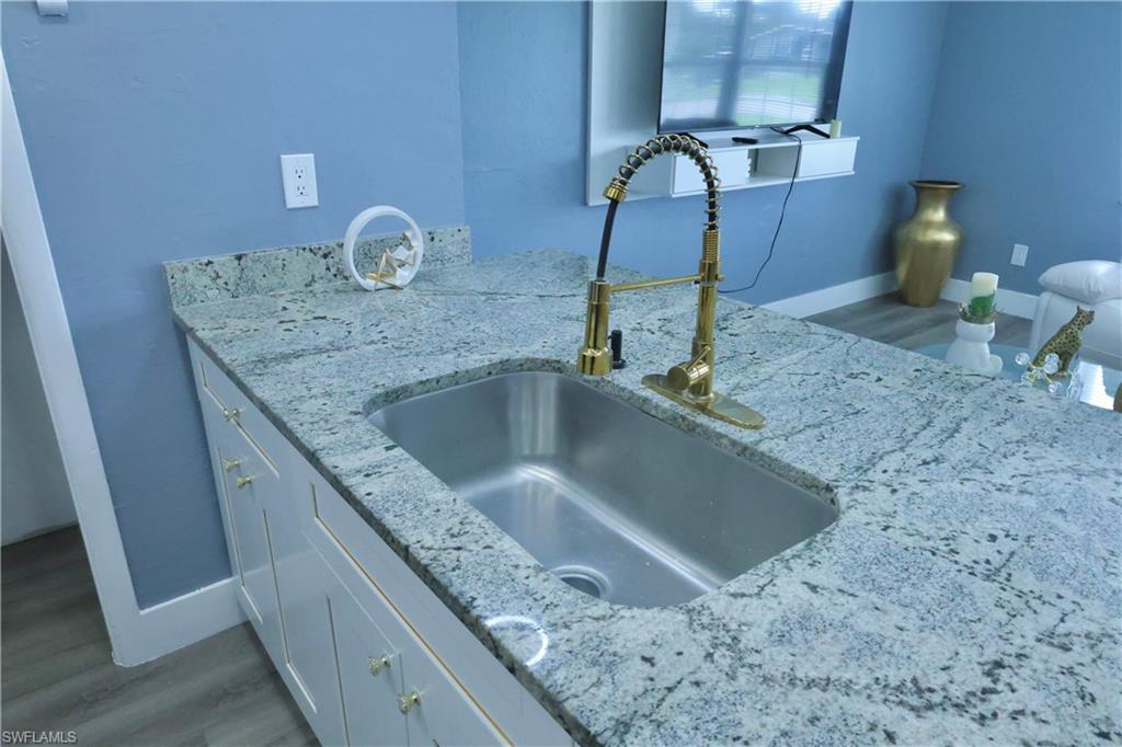 321 Rushmore Ave N Property Photo 10