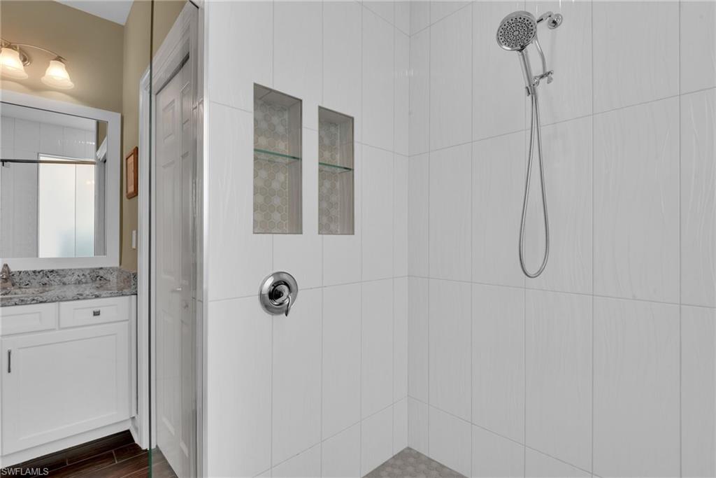 10505 Valencia Lakes Dr Property Photo 16