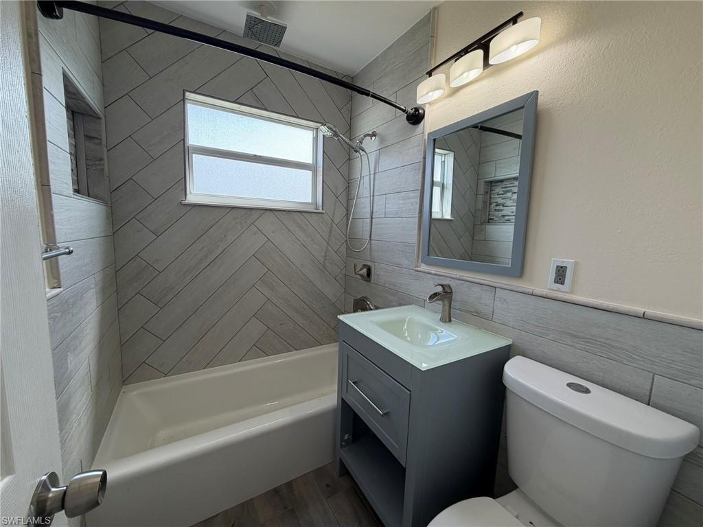 21067 Gladis Ave Property Photo 15