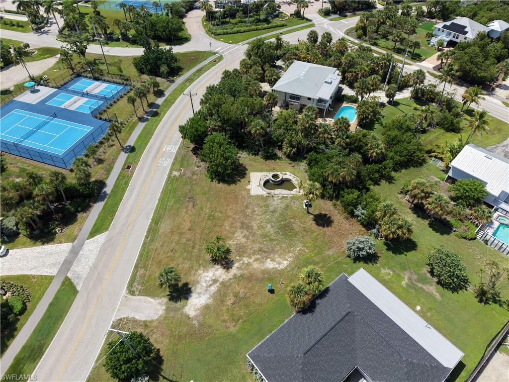 1212 Middle Gulf Dr Property Photo 4