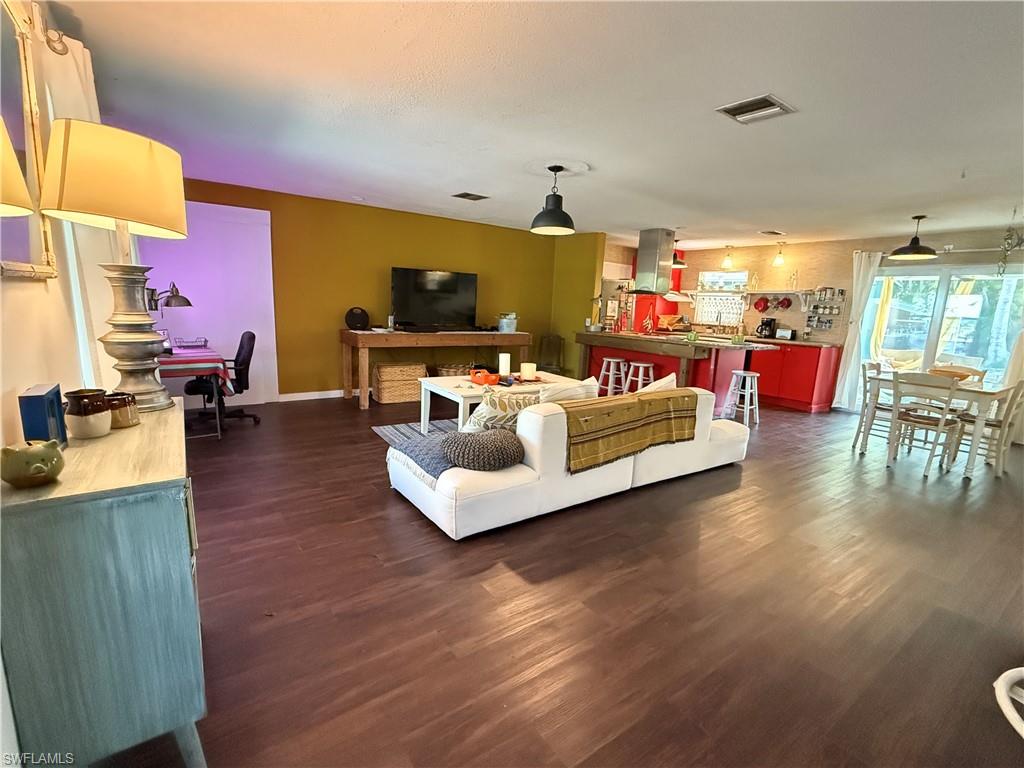 10899 Russell Rd Property Photo 7