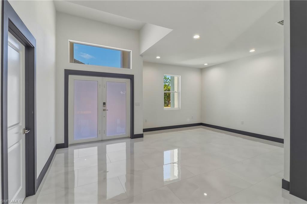 442 Mercedes Ct Property Photo 3