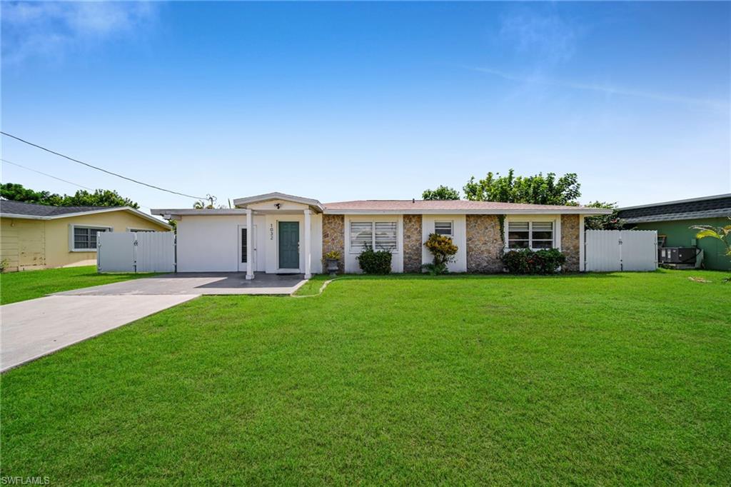 1032 NE Pine Island LN Property Photo 1