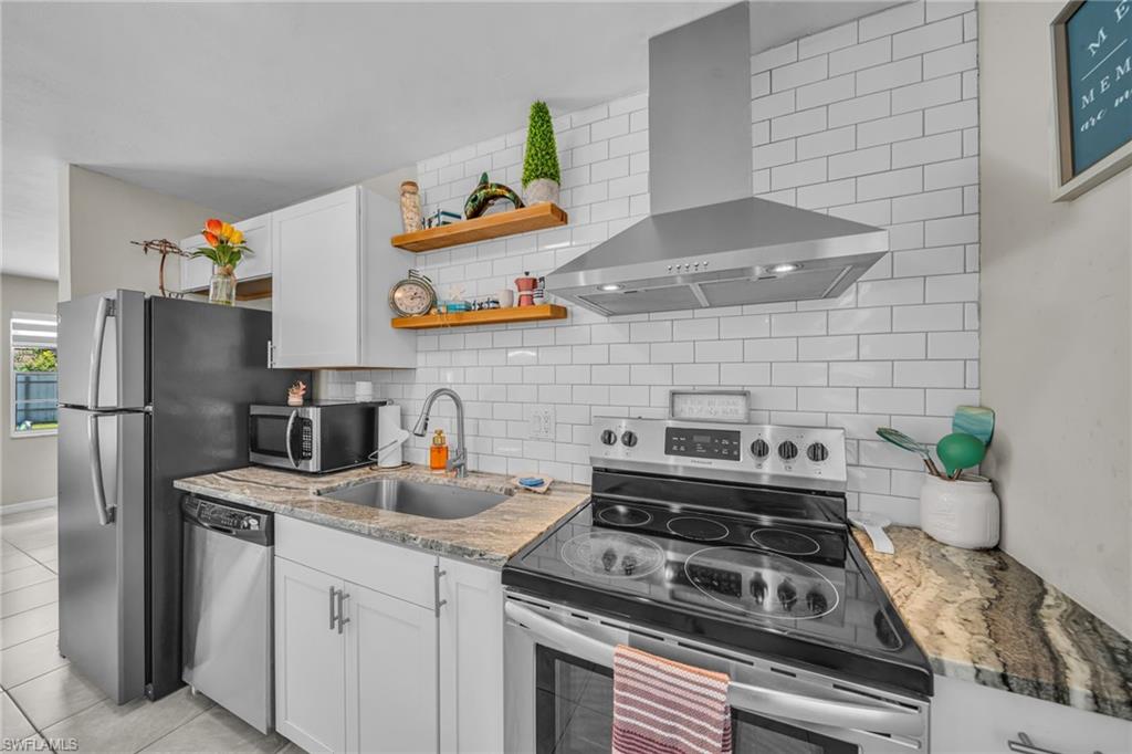 1032 Ne Pine Island Ln Property Photo 13