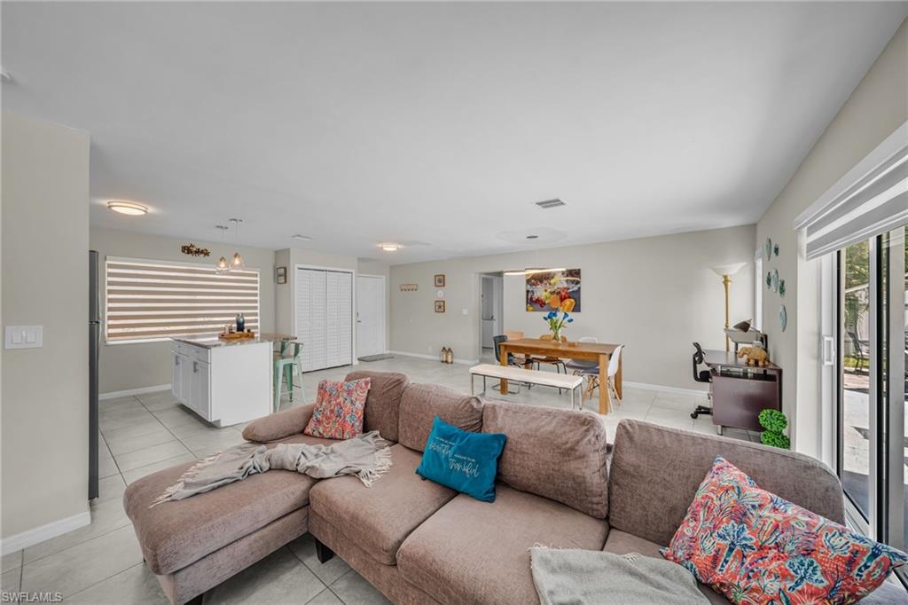 1032 Ne Pine Island Ln Property Photo 15