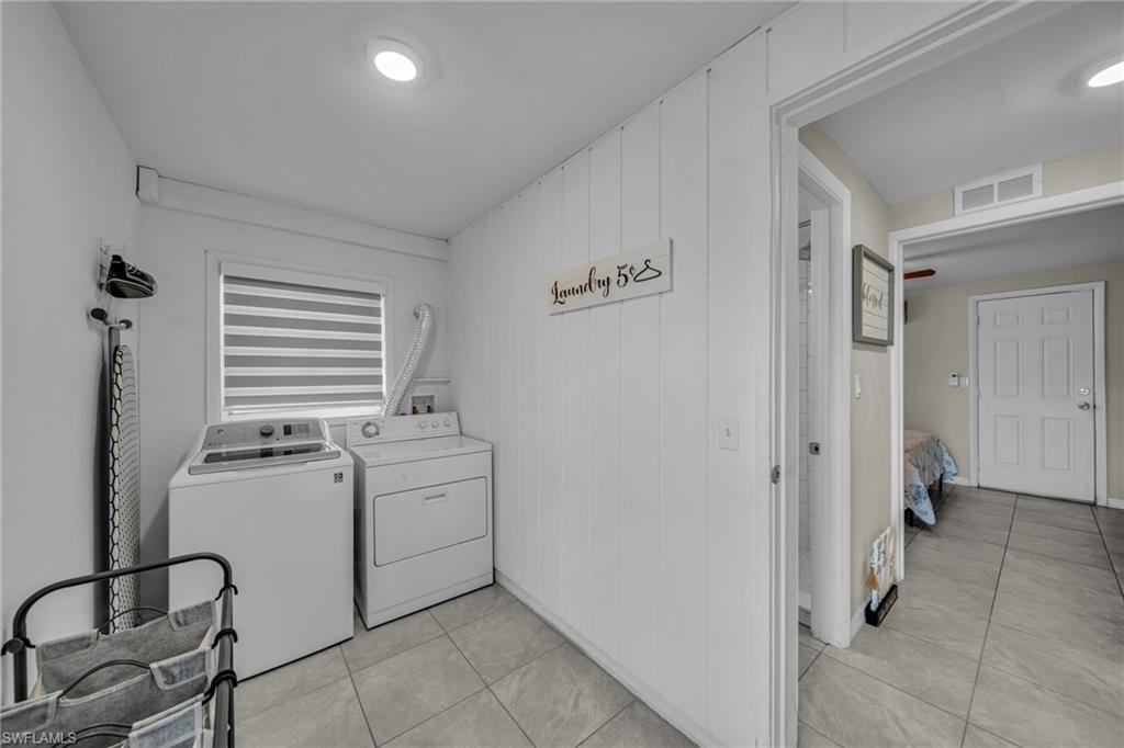 1032 Ne Pine Island Ln Property Photo 17