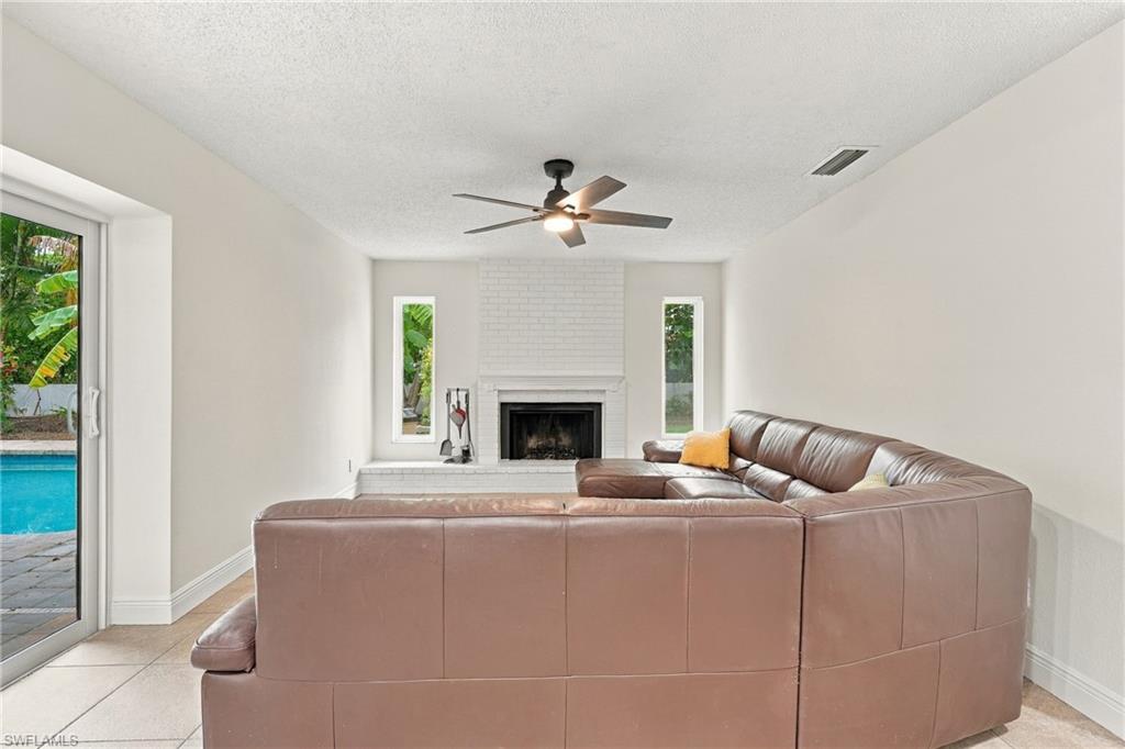 1439 Claret Ct Property Photo 22