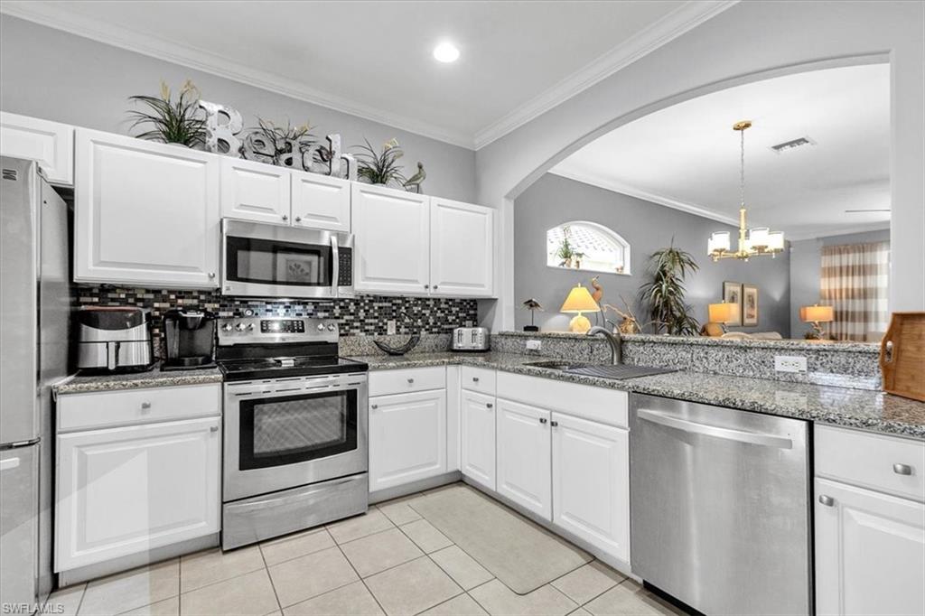 8134 Woodridge Pointe Dr Property Photo 1