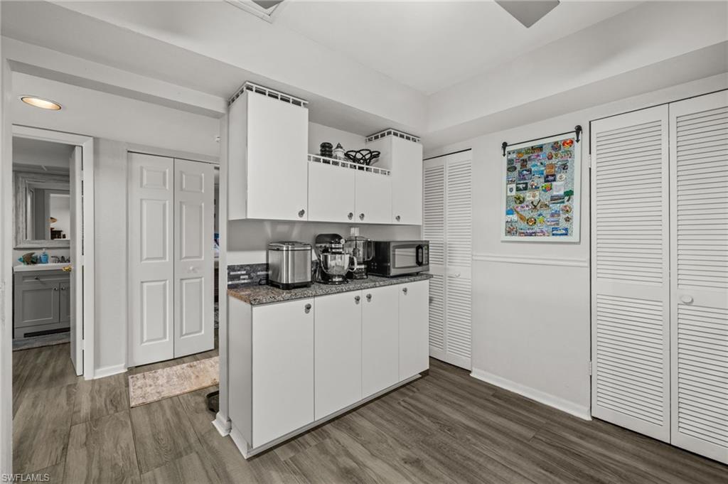 2069 W Lakeview Blvd 5 Property Photo 3