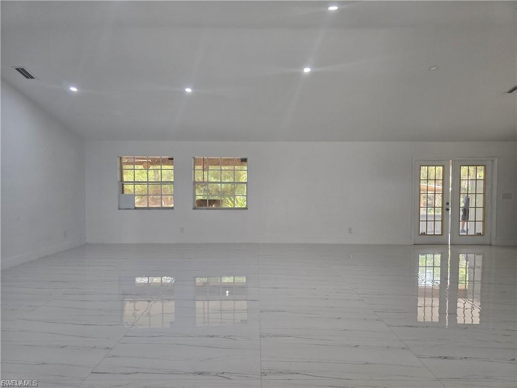 140 S Davis St Property Photo 8