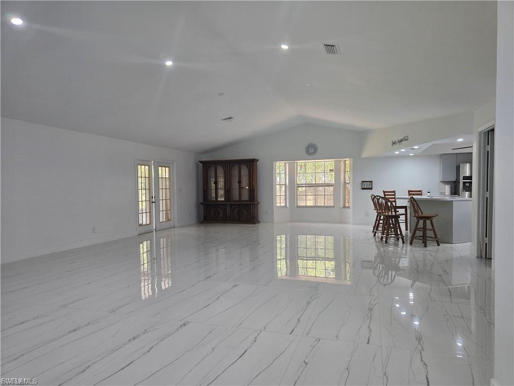 140 S Davis St Property Photo 9