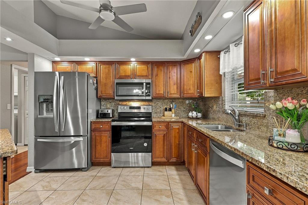 1131 Nw 28th Pl Property Photo 5