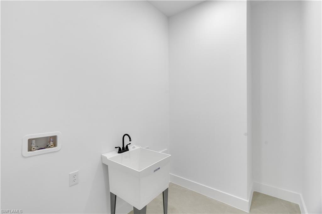 1049 Merry St E Property Photo 21