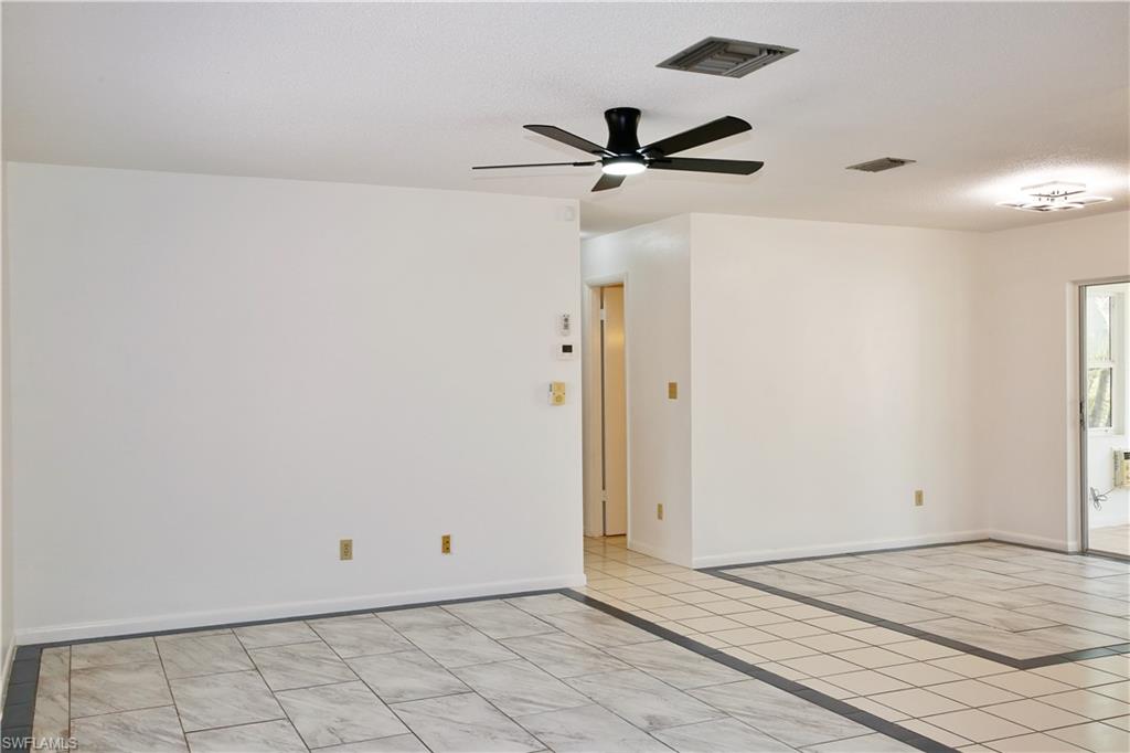 120 E Lake Dr Property Photo 4