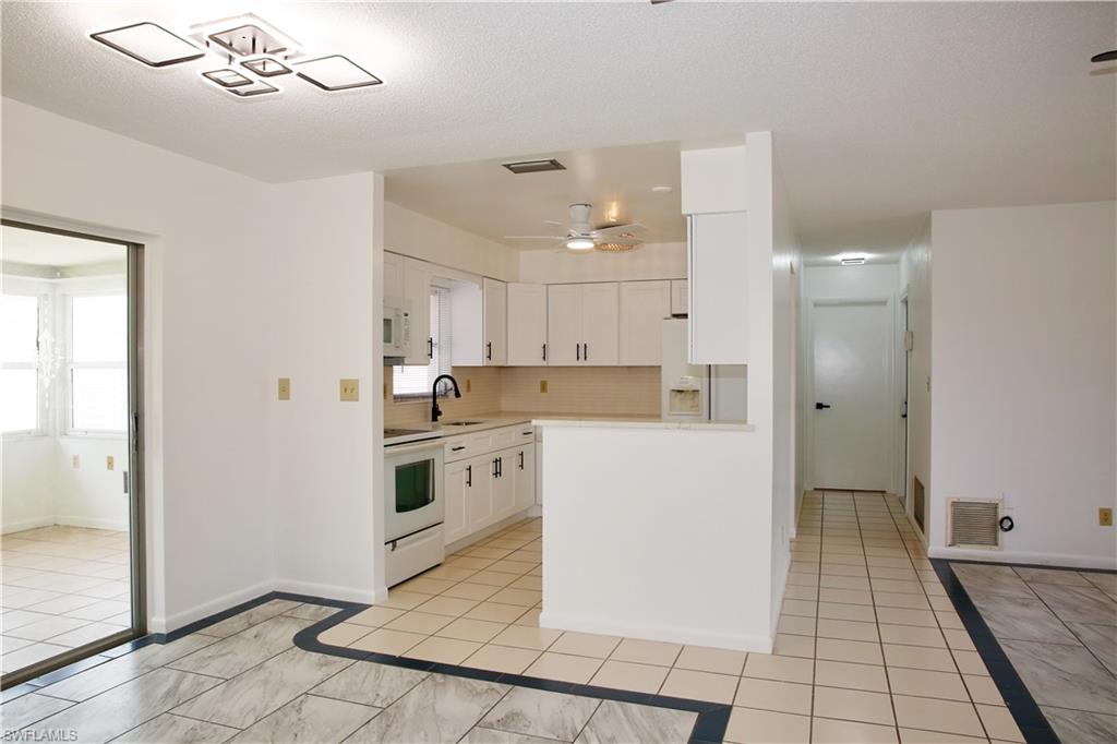 120 E Lake Dr Property Photo 6
