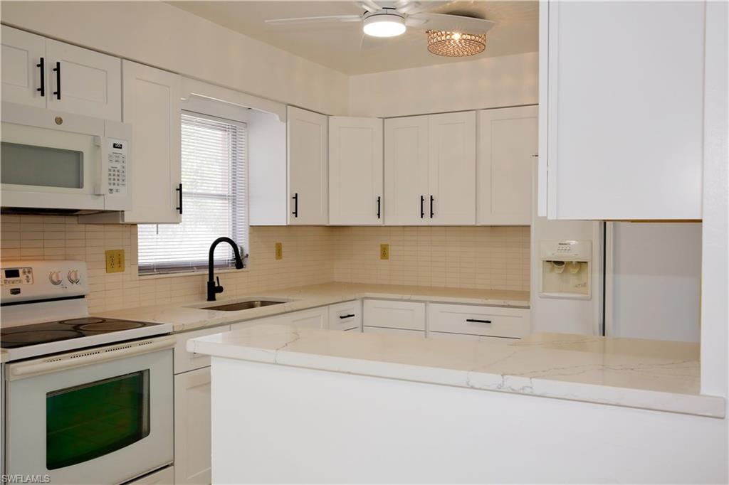 120 E Lake Dr Property Photo 8