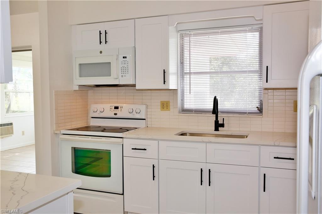 120 E Lake Dr Property Photo 9