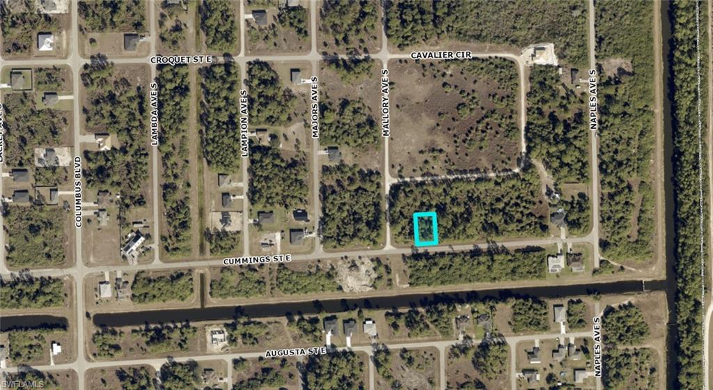 1235 Cumming St E Property Photo 2