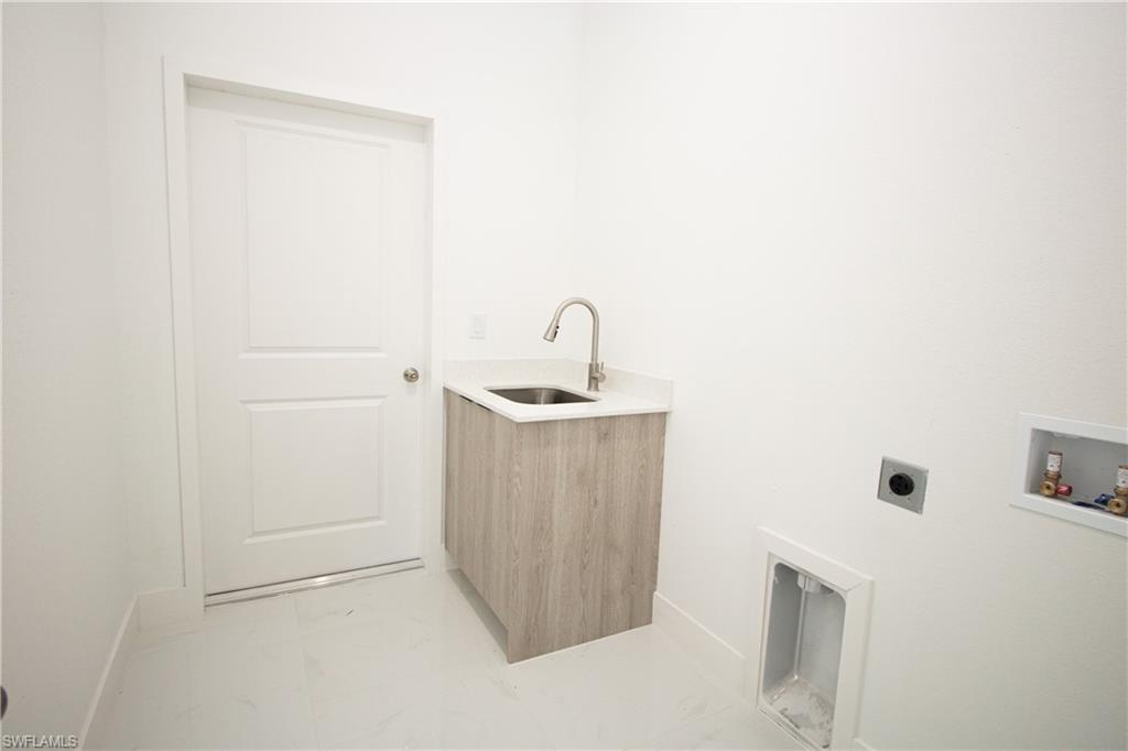 733 Alee St E Property Photo 21