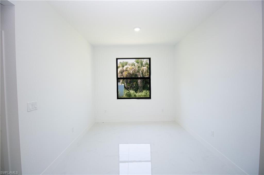 733 Alee St E Property Photo 22