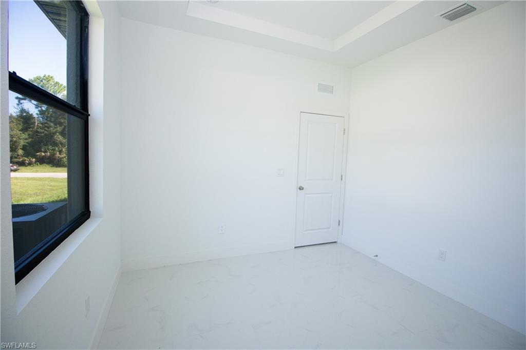 733 Alee St E Property Photo 26