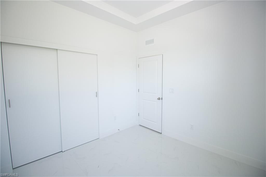 733 Alee St E Property Photo 31