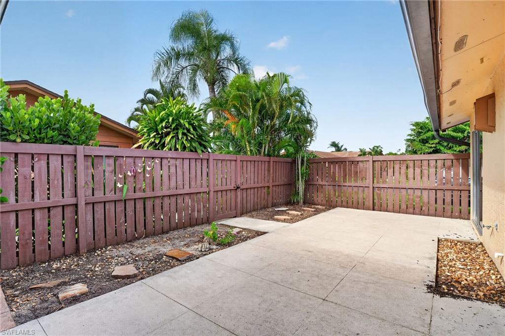 6305 Royal Woods Dr Property Photo 2