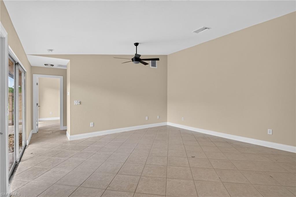 6305 Royal Woods Dr Property Photo 8