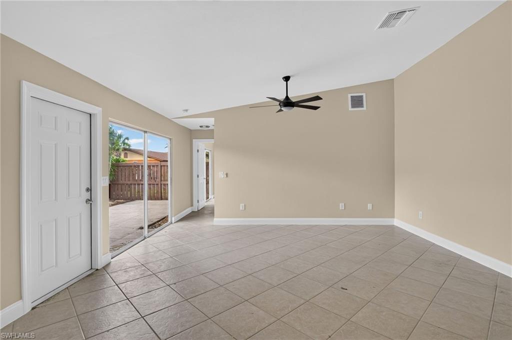6305 Royal Woods Dr Property Photo 9