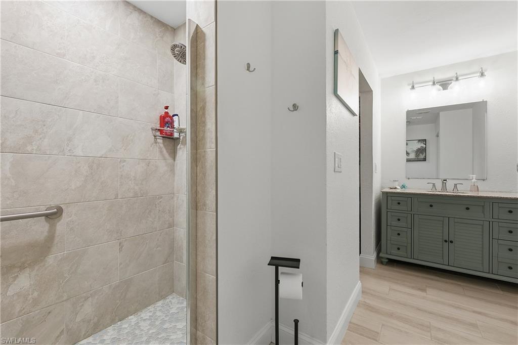 1220 Se 40th St #8 Property Photo 16