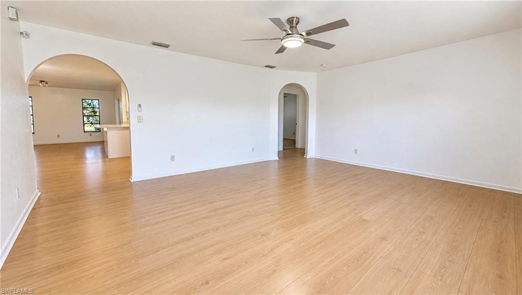 302 Se 1st Pl Property Photo 3