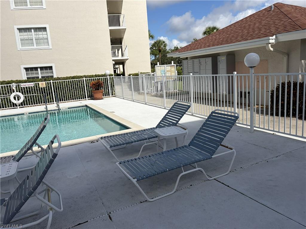 481 Quail Forest Blvd B207 Property Photo 3
