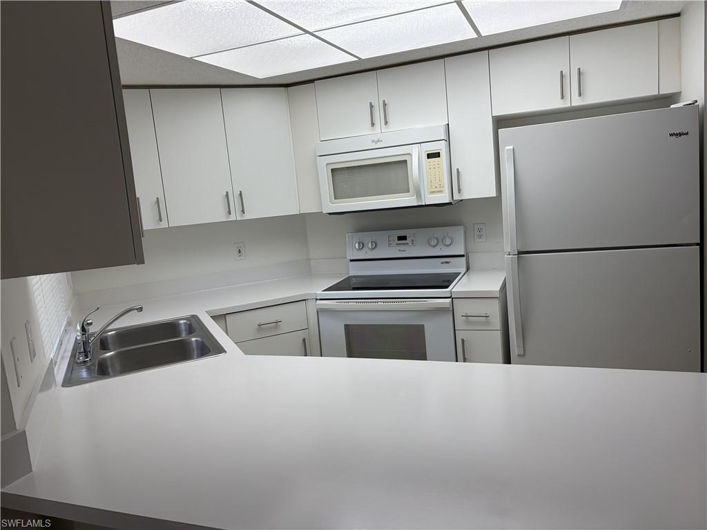 481 Quail Forest Blvd B207 Property Photo 14