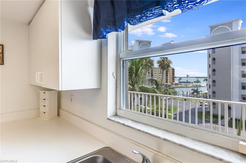 4351 Bay Beach Ln 332 Property Photo 12