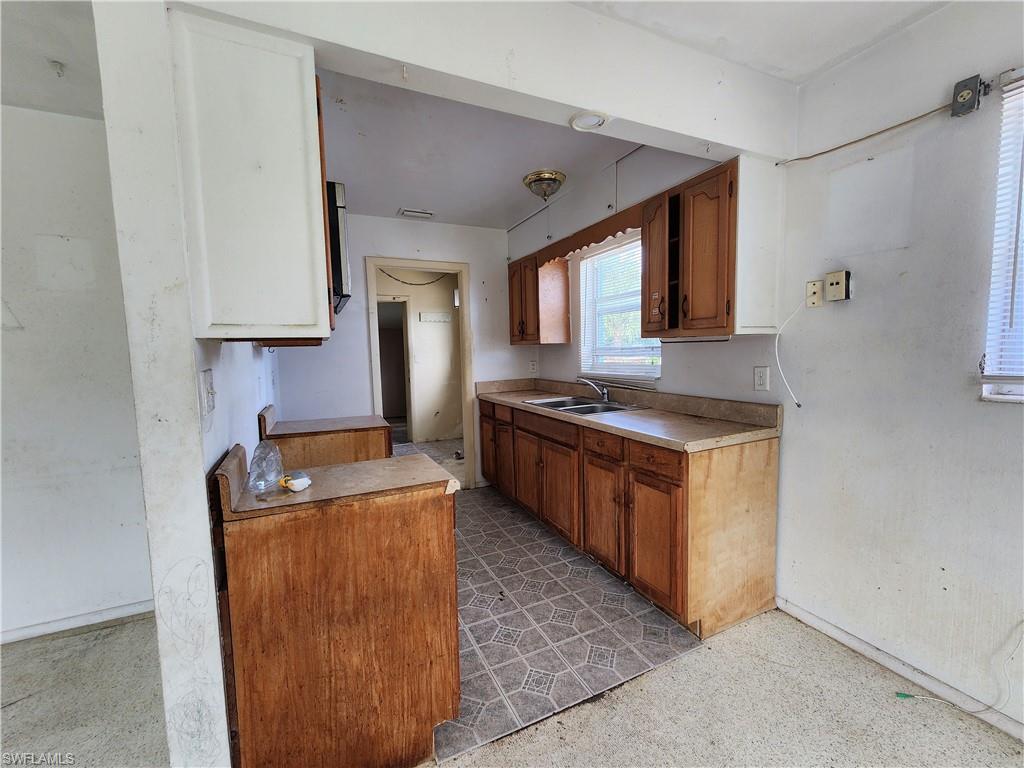 3222 Royal Palm Ave Property Photo 5