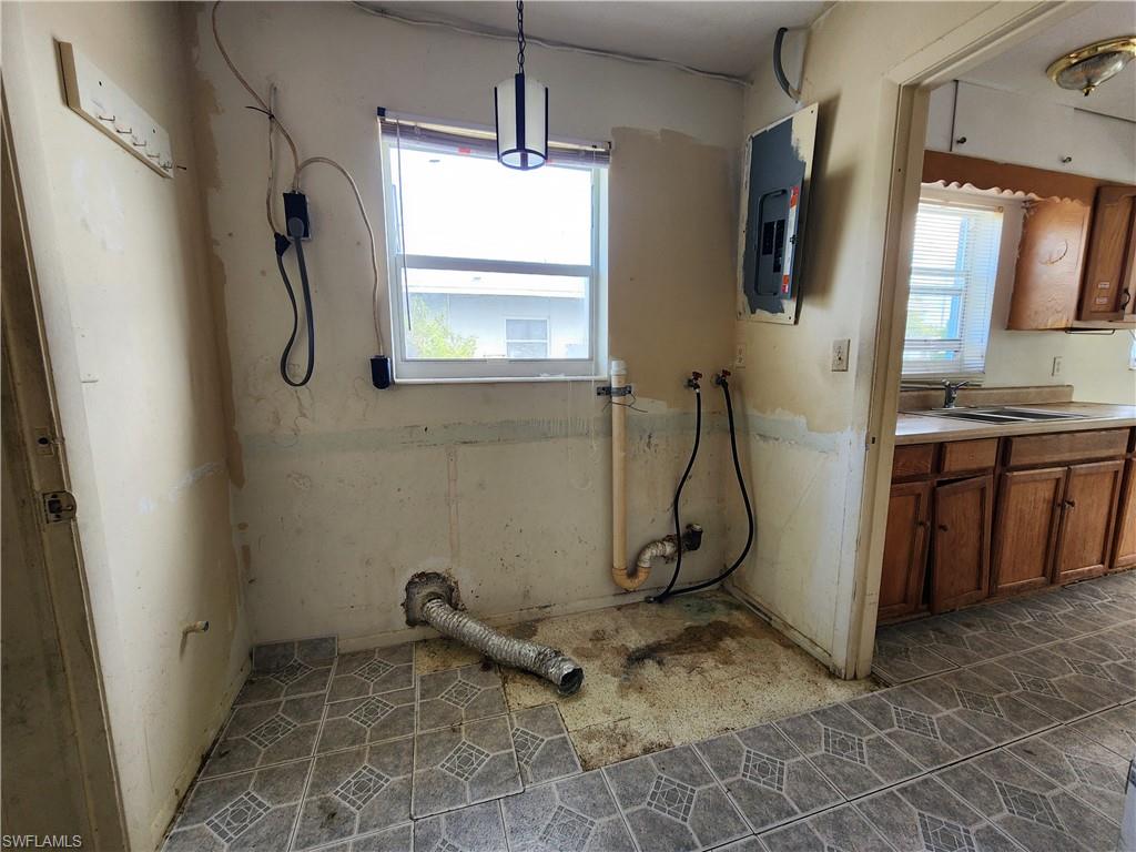 3222 Royal Palm Ave Property Photo 6