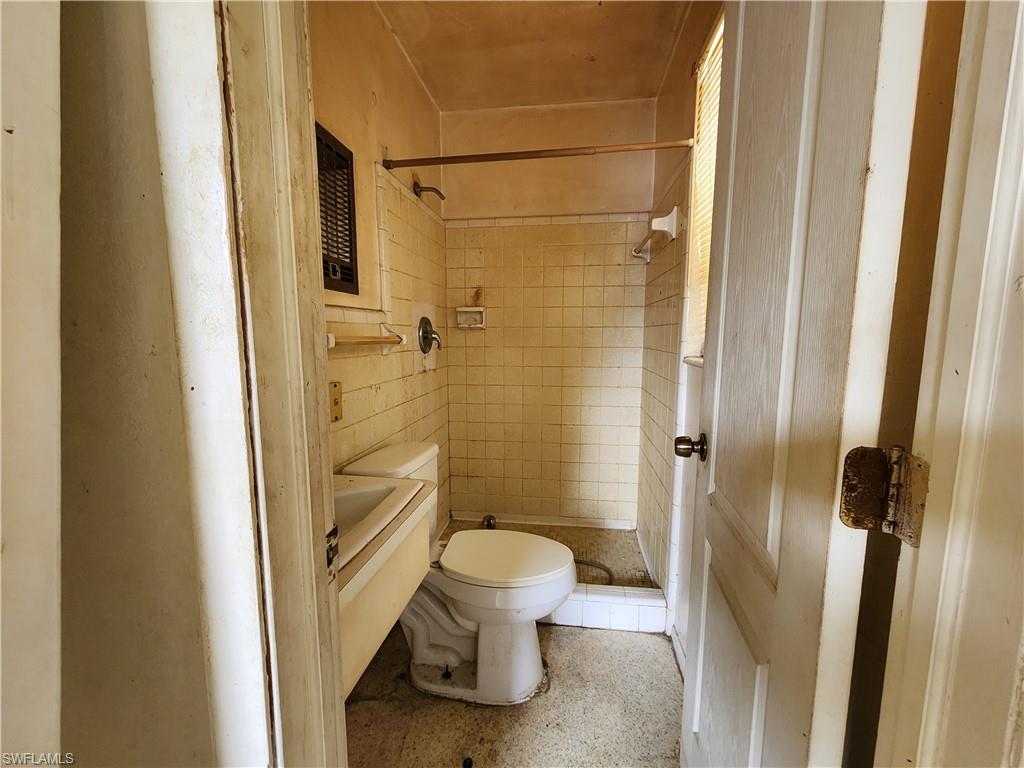 3222 Royal Palm Ave Property Photo 8