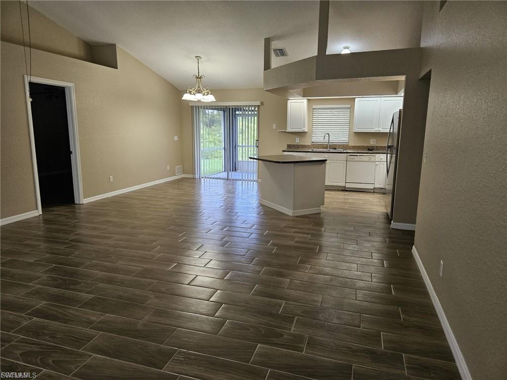 861 Chantilly St E Property Photo 2