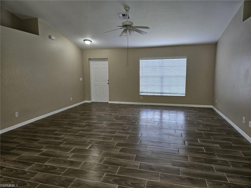 861 Chantilly St E Property Photo 3