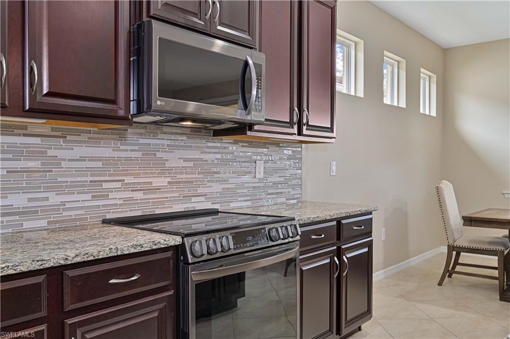 3242 Birchin Ln Property Photo 18