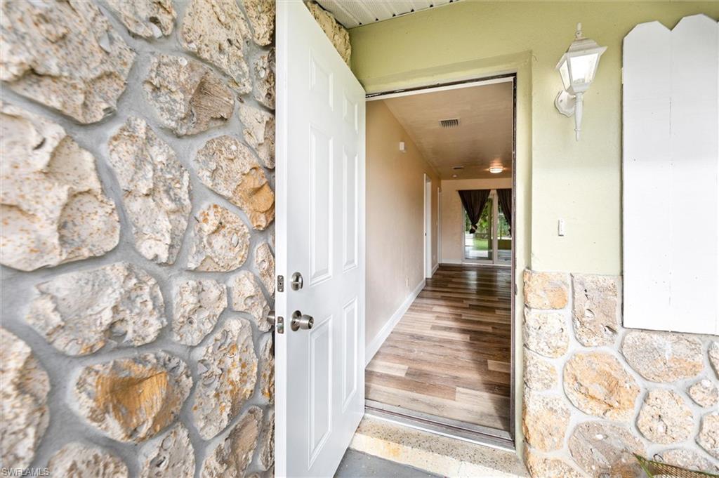 1274 Pondella Cir Property Photo 4